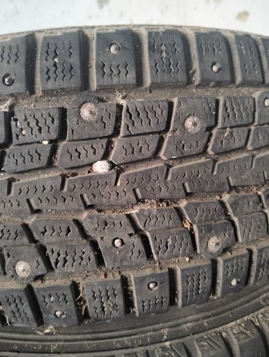 Продам резину на титановых дисках.