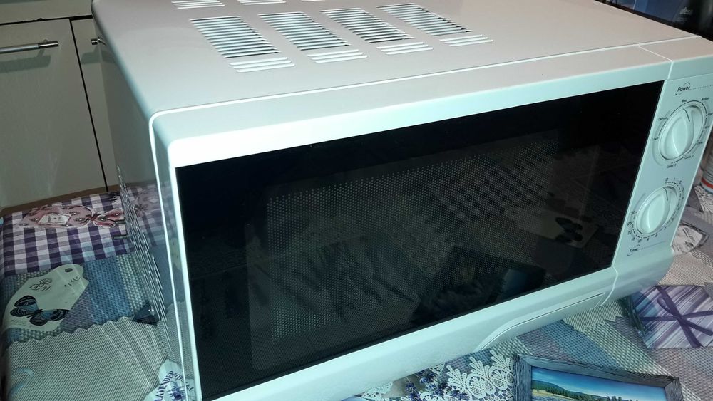 Cuptor cu microunde Everest nou