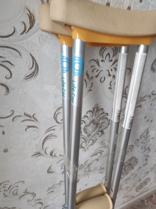 Продам 2 шт костыли