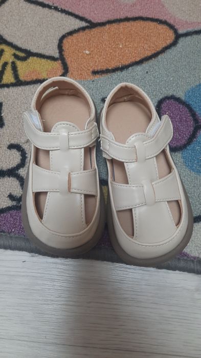Продаются детские сандали