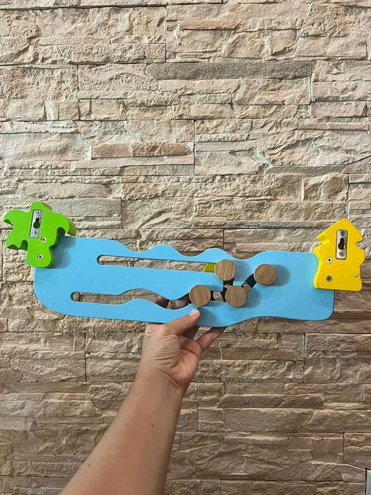 Детская вешалка деревянная