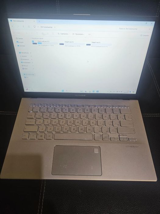 Продам современный ноутбук ультрабук asus core i3