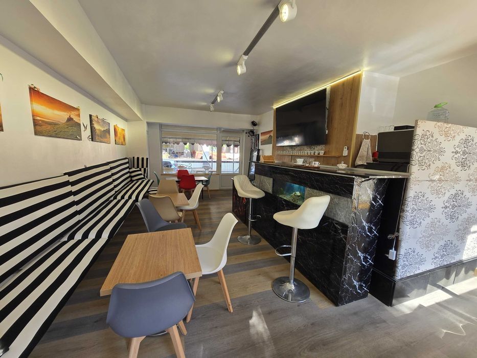 Mobilier complet pentru bar / cafenea – Stare excelentă!