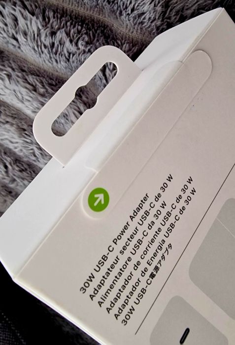 Incarcator original 30W iPhone 18 Pro Max sau Duo.