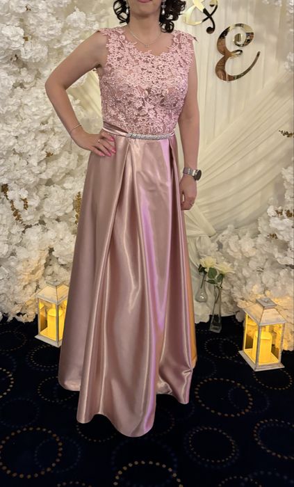 Rochie de ocazie din dantela roz