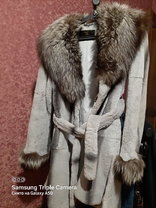Шуба женская с песцовым воротником