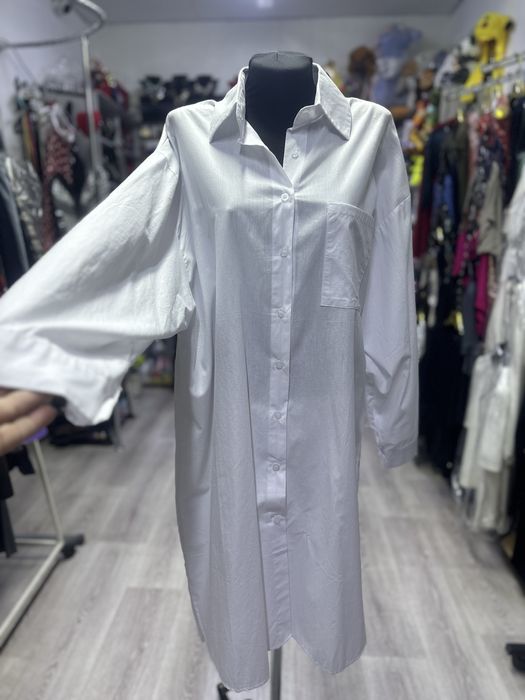 Платье рубашка белая  накидка большемерки