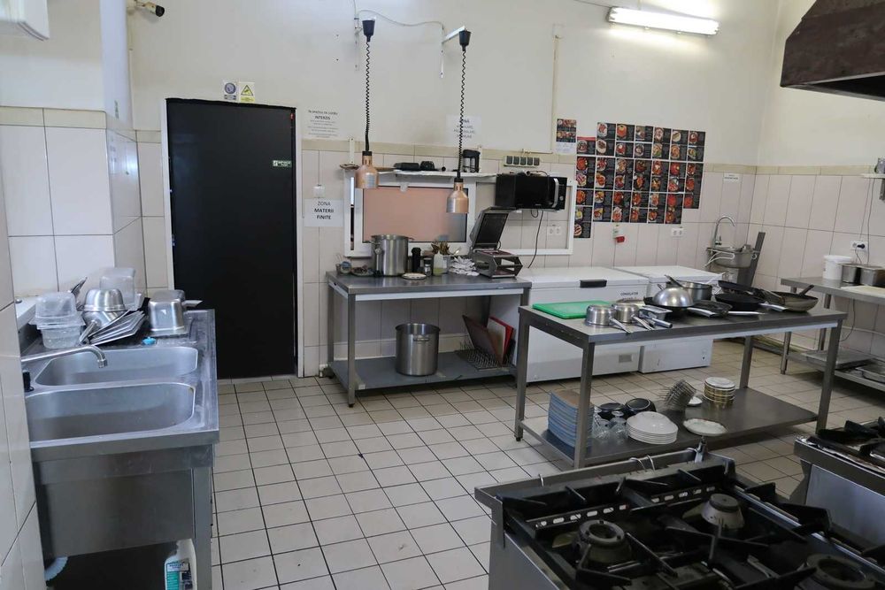 Inchiriez spatiu comercial in Piata Unirii nr 5, Oradea