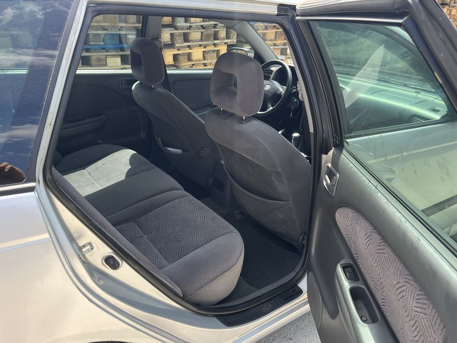 Toyota avensis цала за части или за ремонт