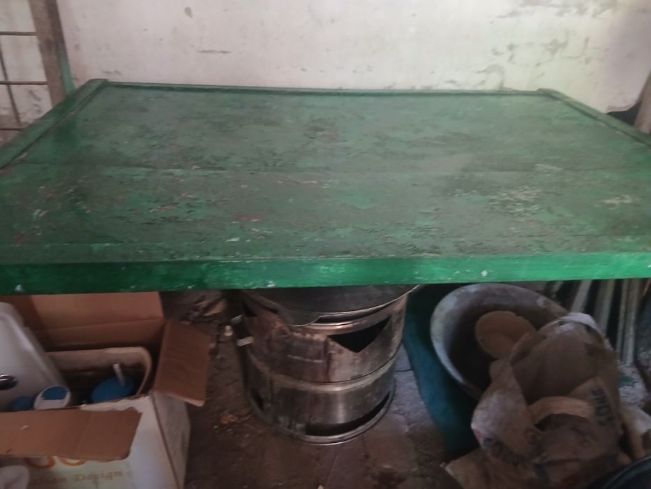 Темир стол сотилади