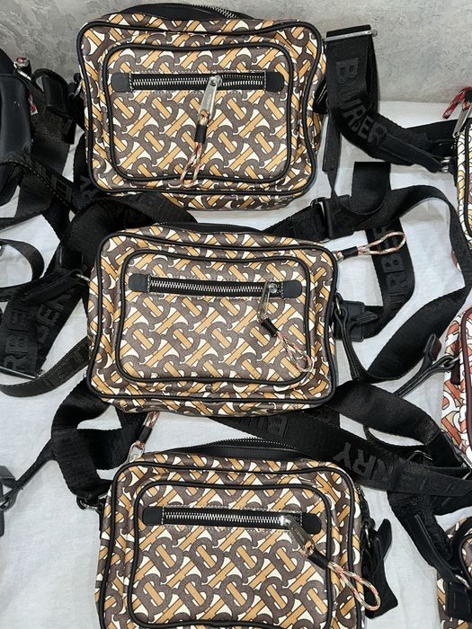 Burberry Чанти 30 лв