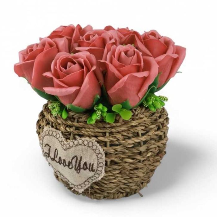 Романтична кашпа с розови сапунени цветя -„Сърце от рози“