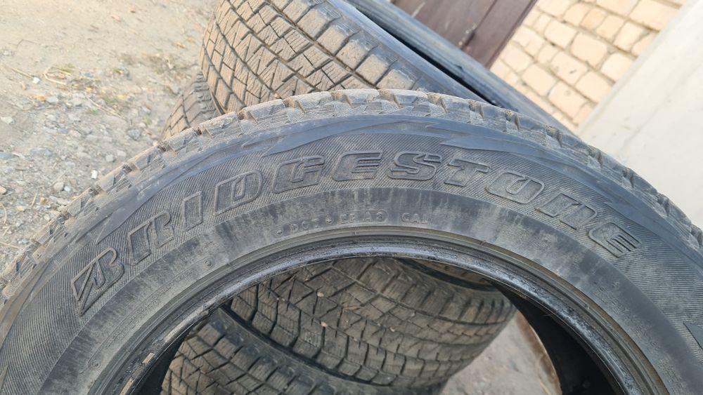 Продам шины Bridgestone 225/65 r18