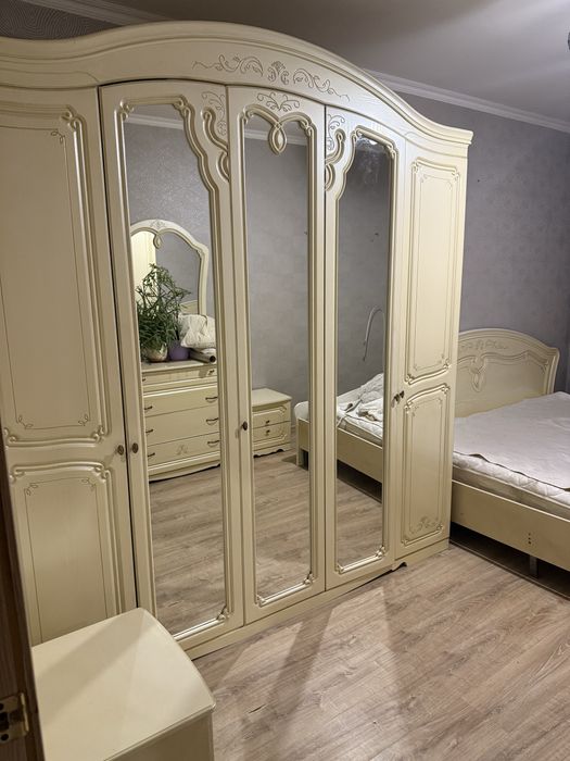 Спальный гарнитур