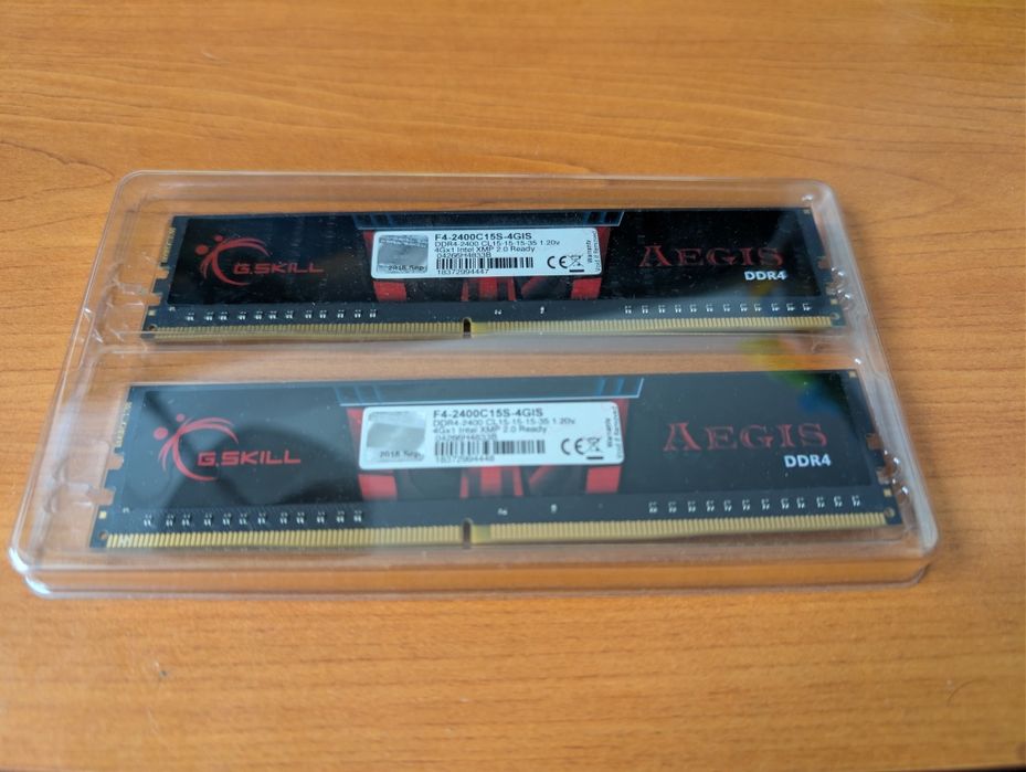 Vând 2x4g DDR4-2400 CL15-15-15-35
