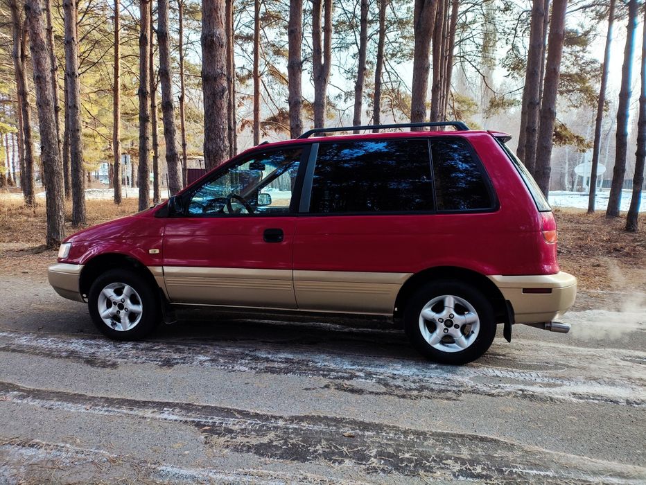 Продам Митсубиси Спейс рунер