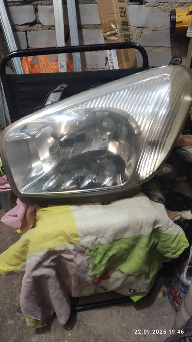 Фары Toyota RAV4