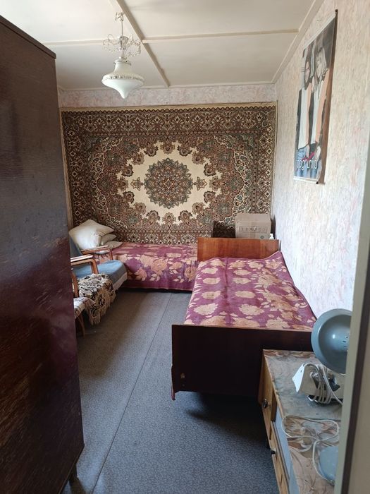 Срочно продаеться дача три комнаты , 6 соток земли, сад ,