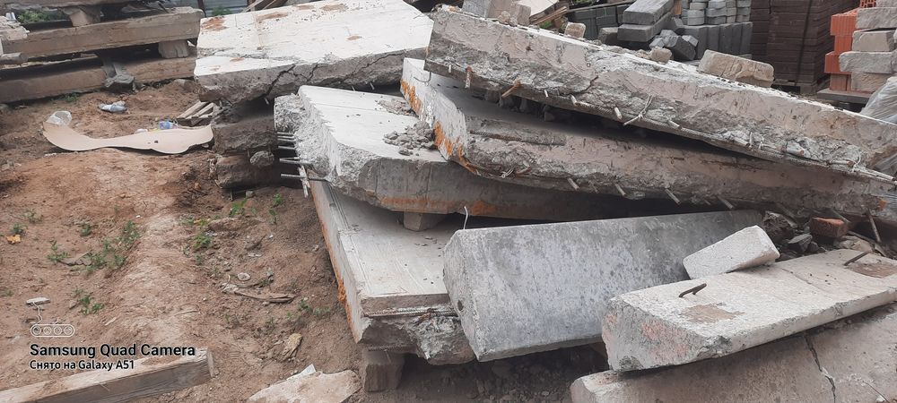 Плиты беплатно  отдам