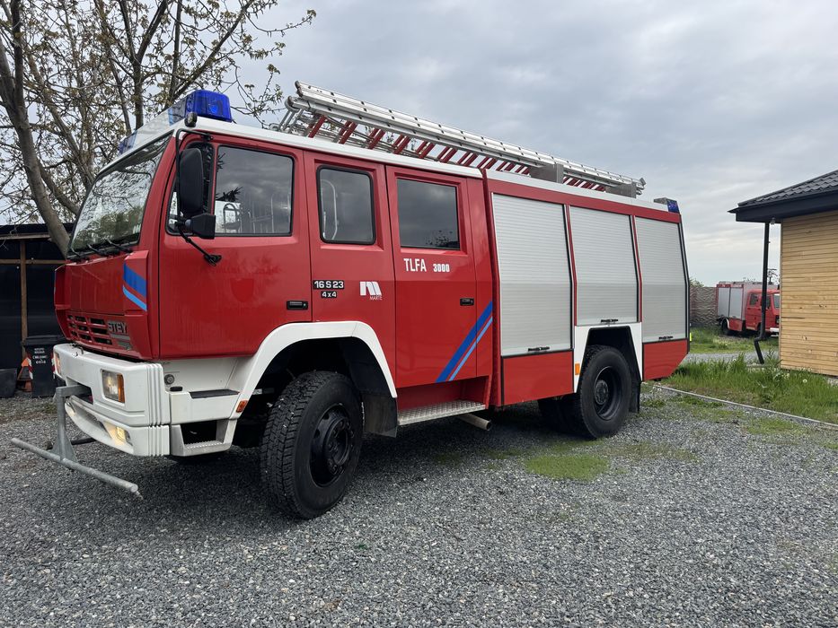 Autospeciala pompieri Masina de pompieri Steyr4*4 Mercedes stropitoare 3000 l + spuma