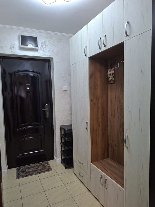 Închiriez garsoniera