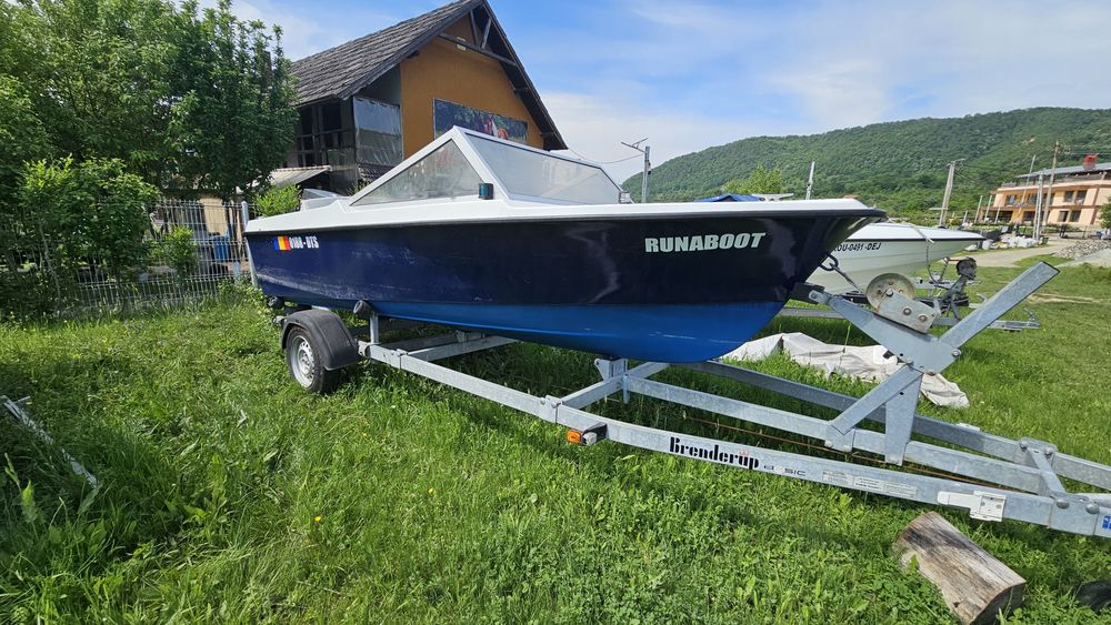 Barcă cu motor Yamaha