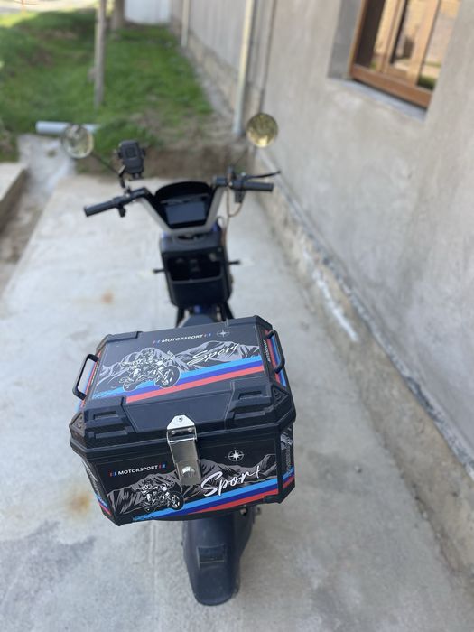 Sukuter sotiladi narx 5 mln aybi yoq benzinli suketerlarga abmen bor