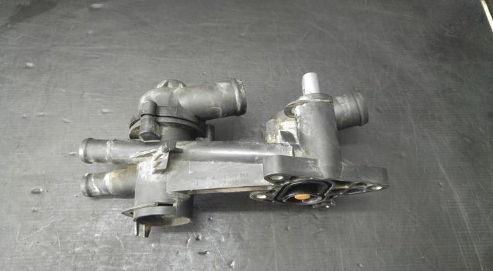 Corp carcasa termostat 1.4 tsi vw touran 03c121111p 03c121026s