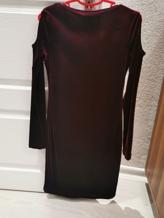 Дамска рокля / червено кадифе