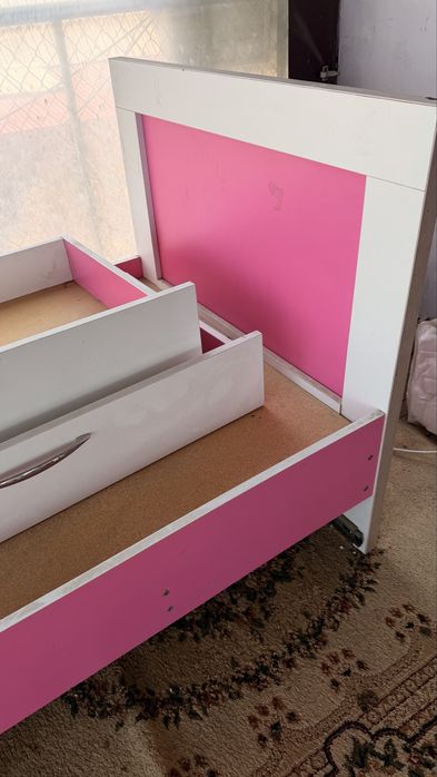 Продам кровать без матраса.