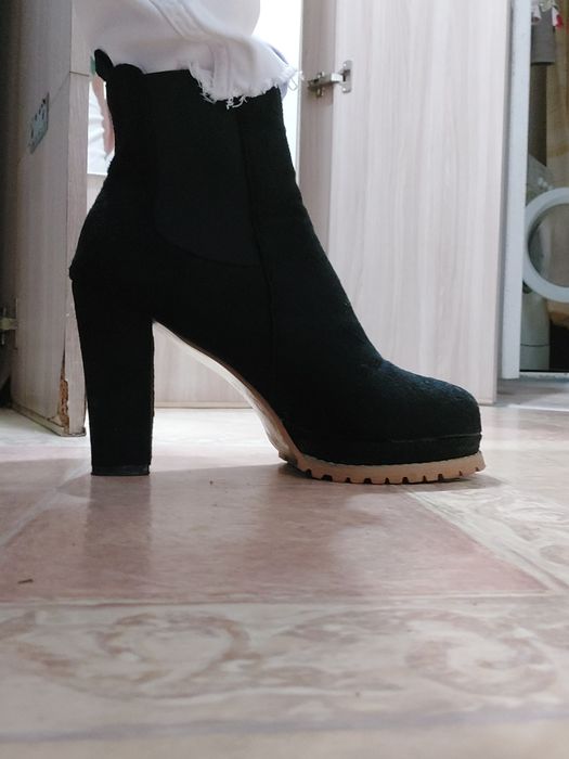 Продам ботильоны .ботинки . женски 40 размер. 3000е