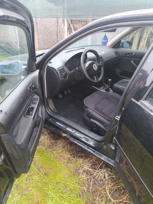 Vând Golf 4 radiat, pentru piese de schimb !