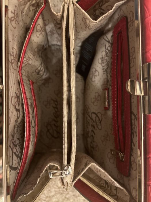 Дамска чанта Guess