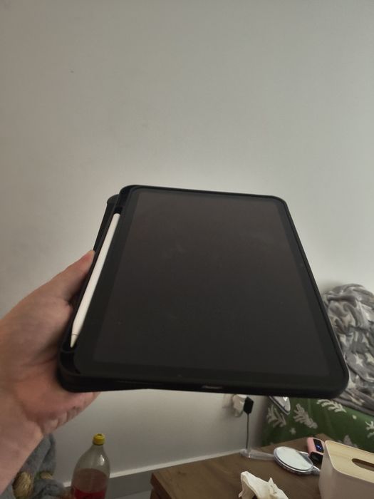 iPad 10th Gen 64GB cu 51 cicluri de încărcare