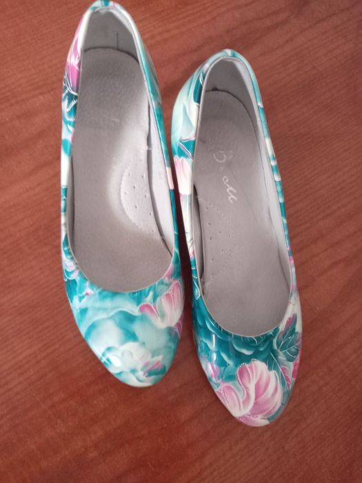 Туфли для девочки подростка.