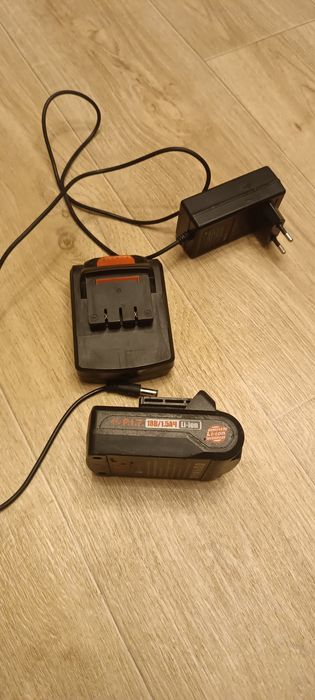 Два аккумулятора PIT и блок зарядки