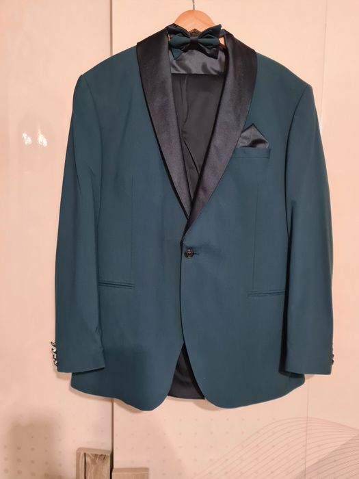 Vând costum din 3 piese