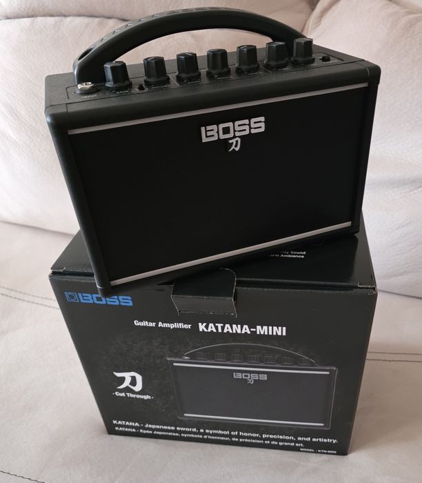 Продавам кубе за китара BOSS KATANA MINI