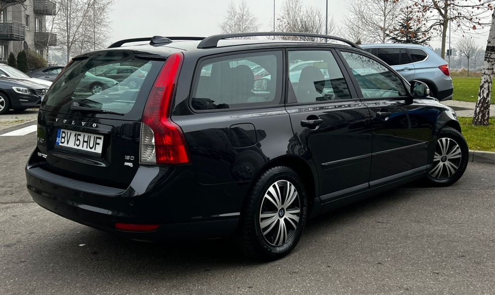 Volvo V50 - Facelift 2010 // 1.6 diesel // 2599 euro