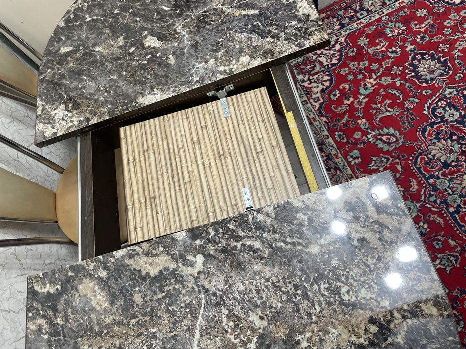 Кухонный стол и стулья