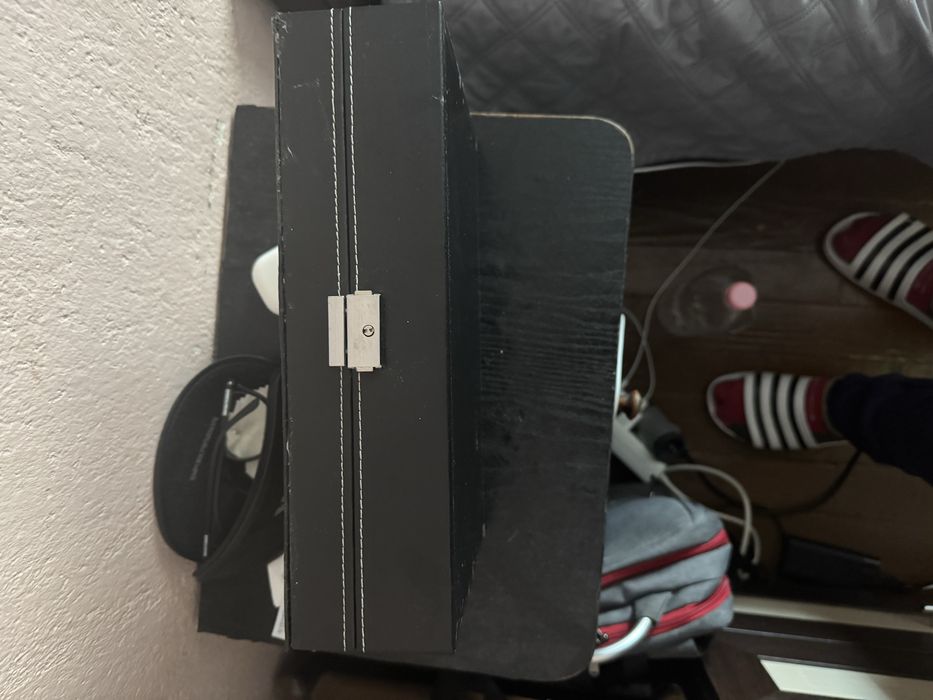 Кутия за 12 часовника