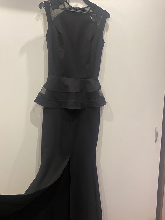 Официална рокля.