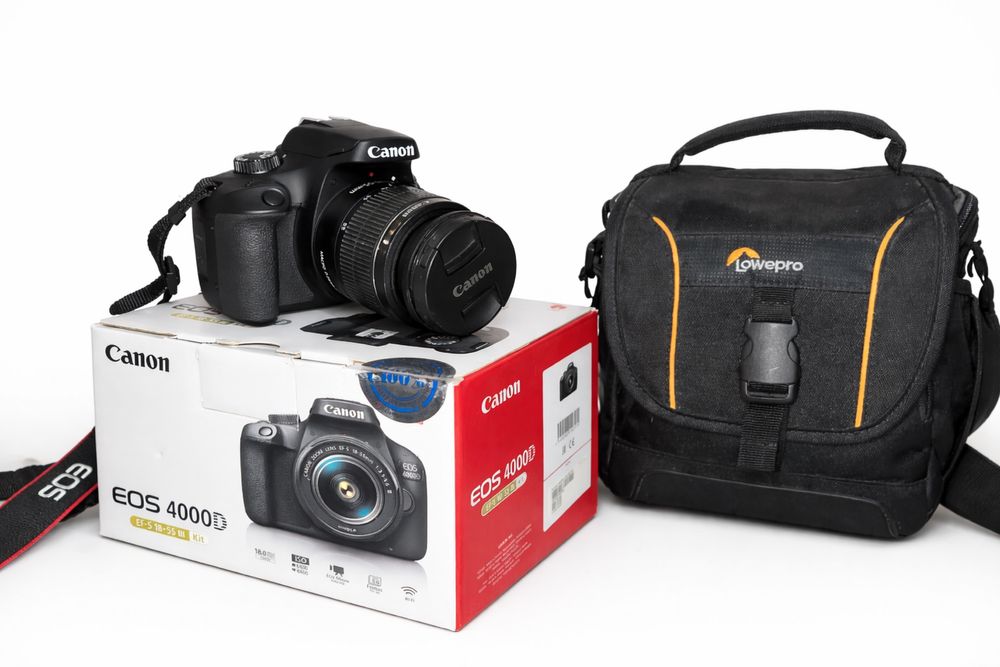 Продаётся фотоаппарат Canon EOS 4000D