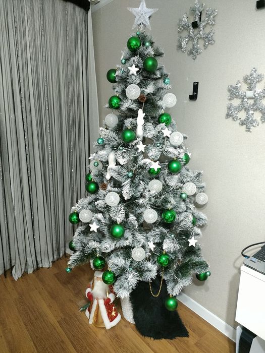 Елка  искусственная