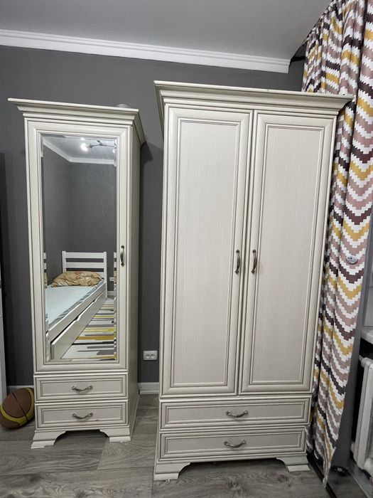 Комод, шкаф, стол