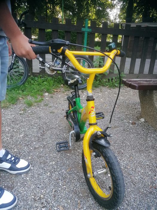 Bicicleta copii  cu roți ajutatoare 3-5 ani Pret fix 200 lei
