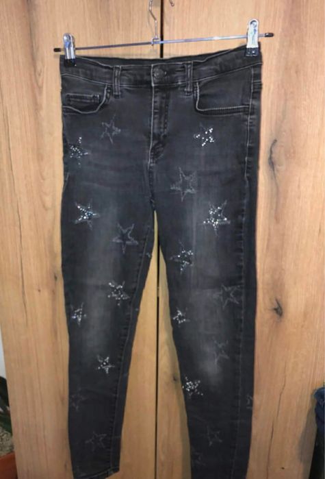 Vand 200 de perechi de blugi diferite marimi S-M XL