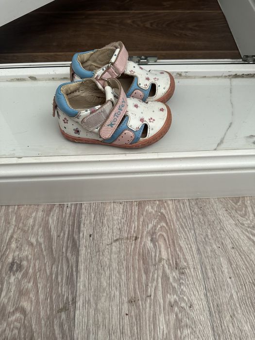 Продам детскую обувь