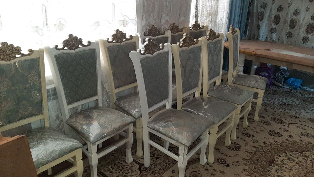Продаётся стол и стуля