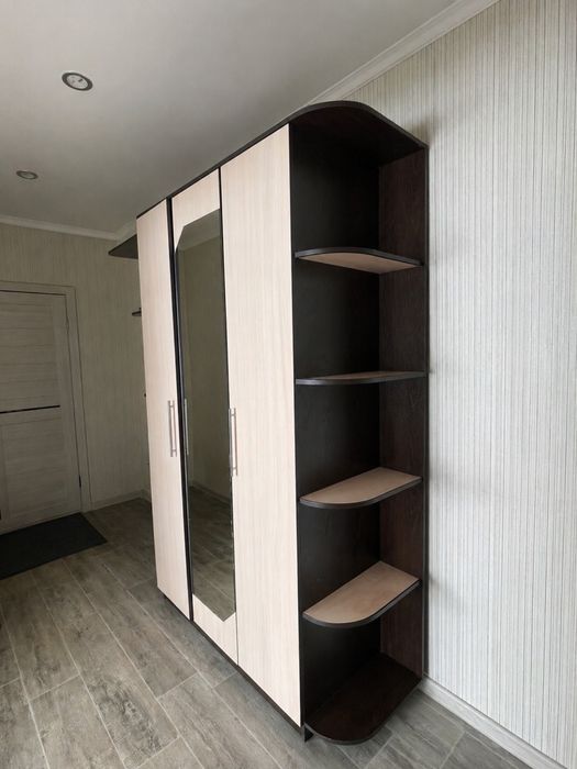 Шкаф для прихожей…………